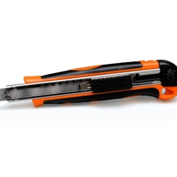 Cutter knife with 3 9mm blades storage