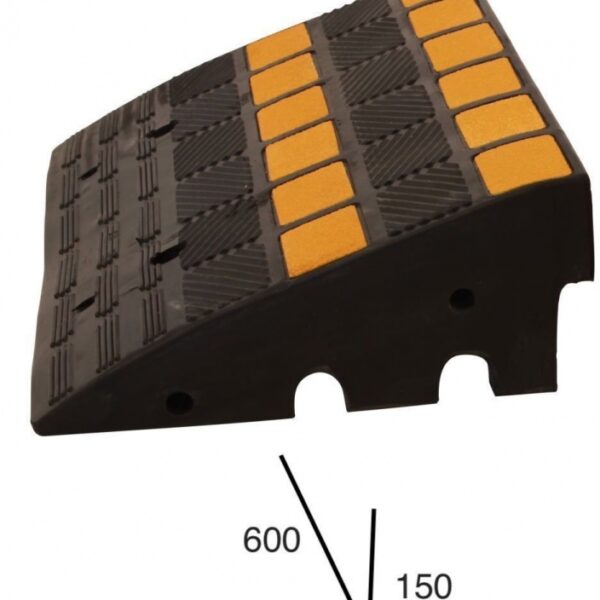 Crash Stop BSR150 Curb ramp made of rubber 600x360x150 mm up to 40t